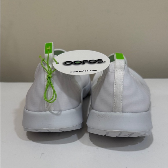 NWT - OOFOS Unisex OOmg Sport White Slip-On Sneakers (Men’s 9 or Women’s 10) main image 7